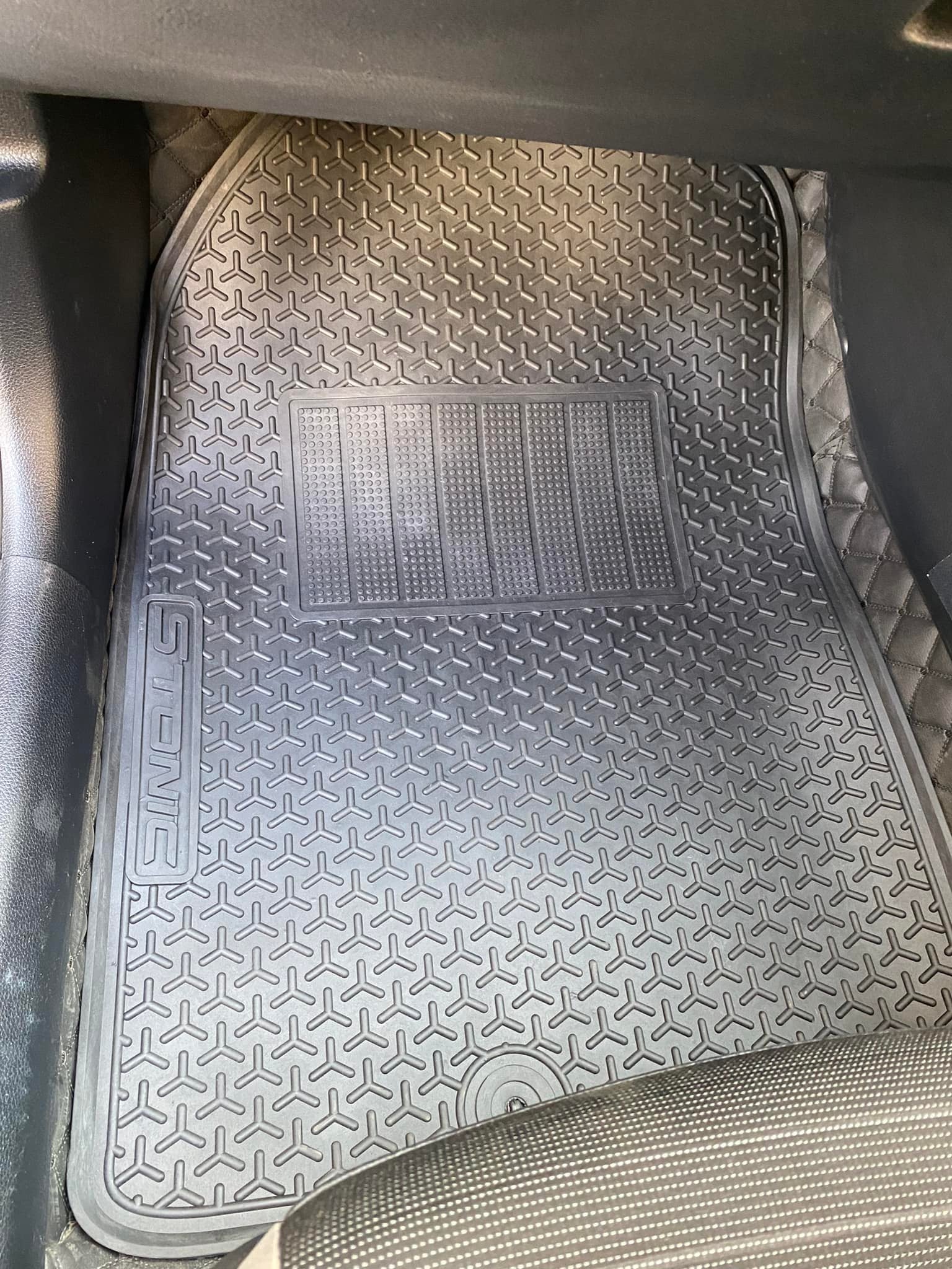 KIA STONIC 2021-2024 PREMIUM LATEX RUBBER FLOOR MAT 7 img 8 80